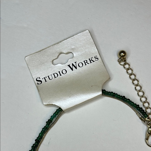 Elegant Gold and Black Pendant Necklace with green beads - Picture 5 of 10